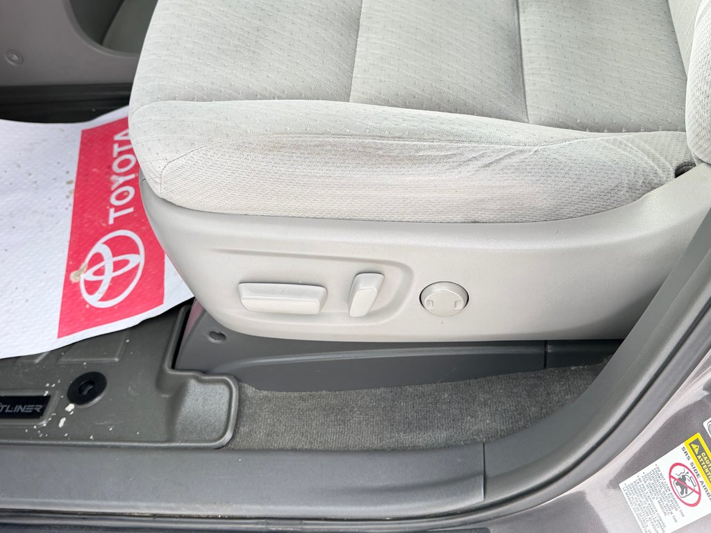 2016 Toyota Sienna LE 8 PLACES / HYPER PROPRE / BIEN ENTRETENU / in Thetford Mines, Quebec - 34 - w1024h768px