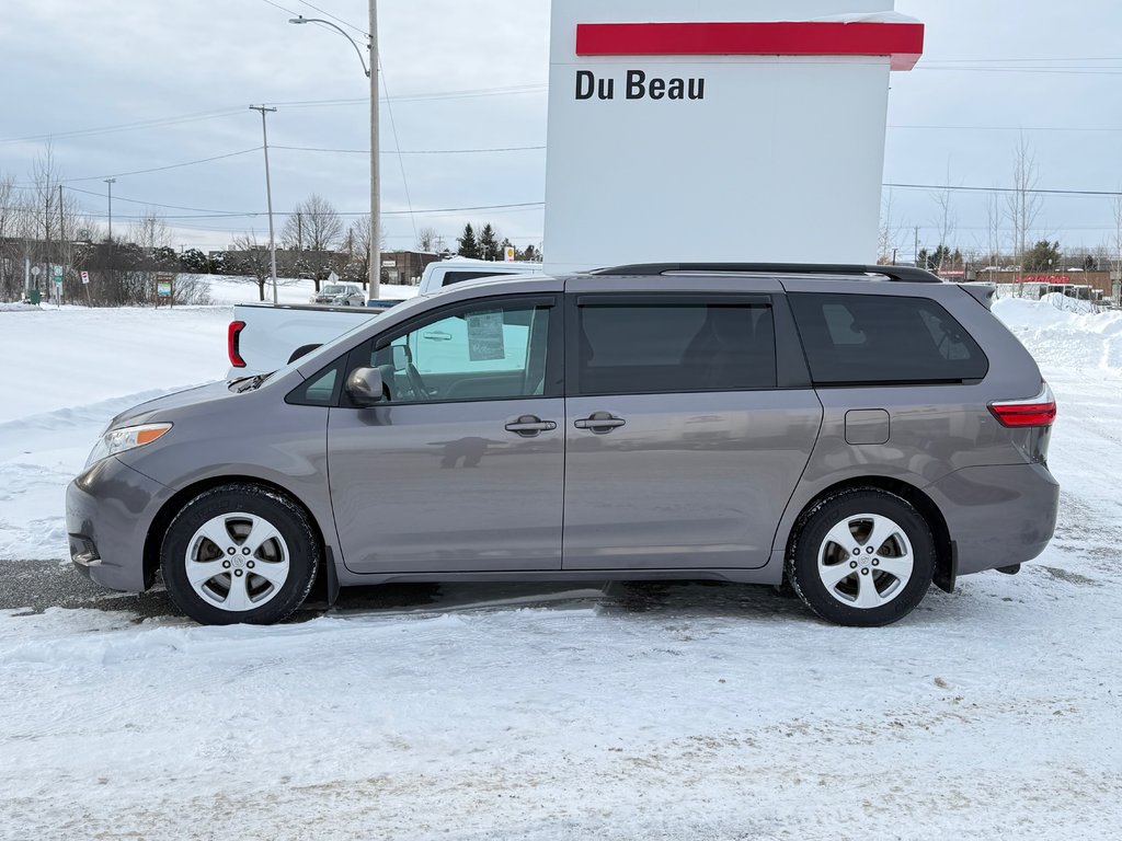 2016 Toyota Sienna LE 8 PLACES / HYPER PROPRE / BIEN ENTRETENU / in Thetford Mines, Quebec - 8 - w1024h768px