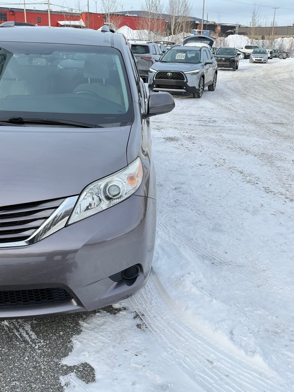 2016 Toyota Sienna LE 8 PLACES / HYPER PROPRE / BIEN ENTRETENU / in Thetford Mines, Quebec - 10 - w1024h768px