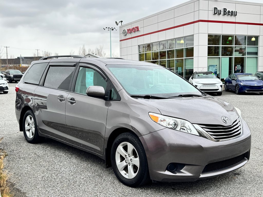 2016 Toyota Sienna LE 8 PLACES / HYPER PROPRE / BIEN ENTRETENU / in Thetford Mines, Quebec - 3 - w1024h768px