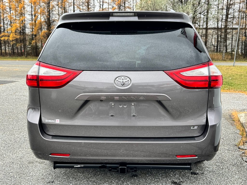 2016 Toyota Sienna LE 8 PLACES / HYPER PROPRE / BIEN ENTRETENU / in Thetford Mines, Quebec - 25 - w1024h768px