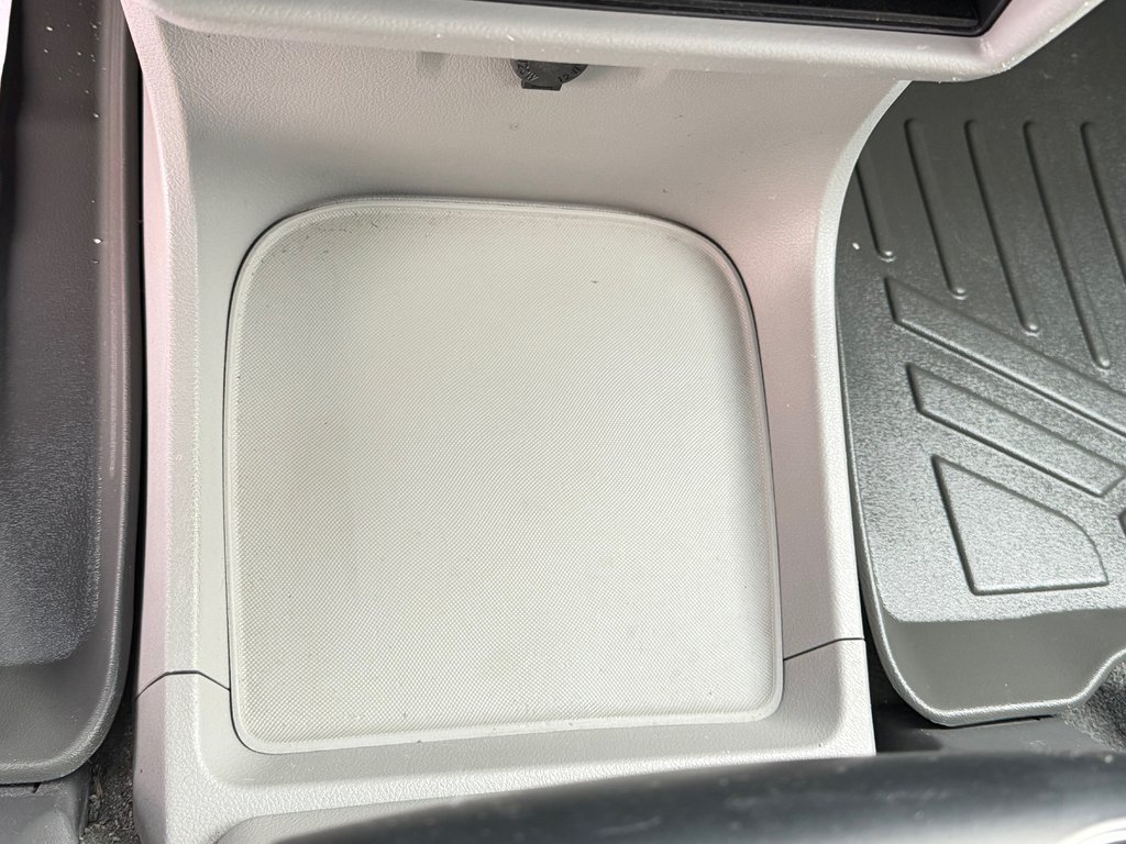 2016 Toyota Sienna LE 8 PLACES / HYPER PROPRE / BIEN ENTRETENU / in Thetford Mines, Quebec - 52 - w1024h768px