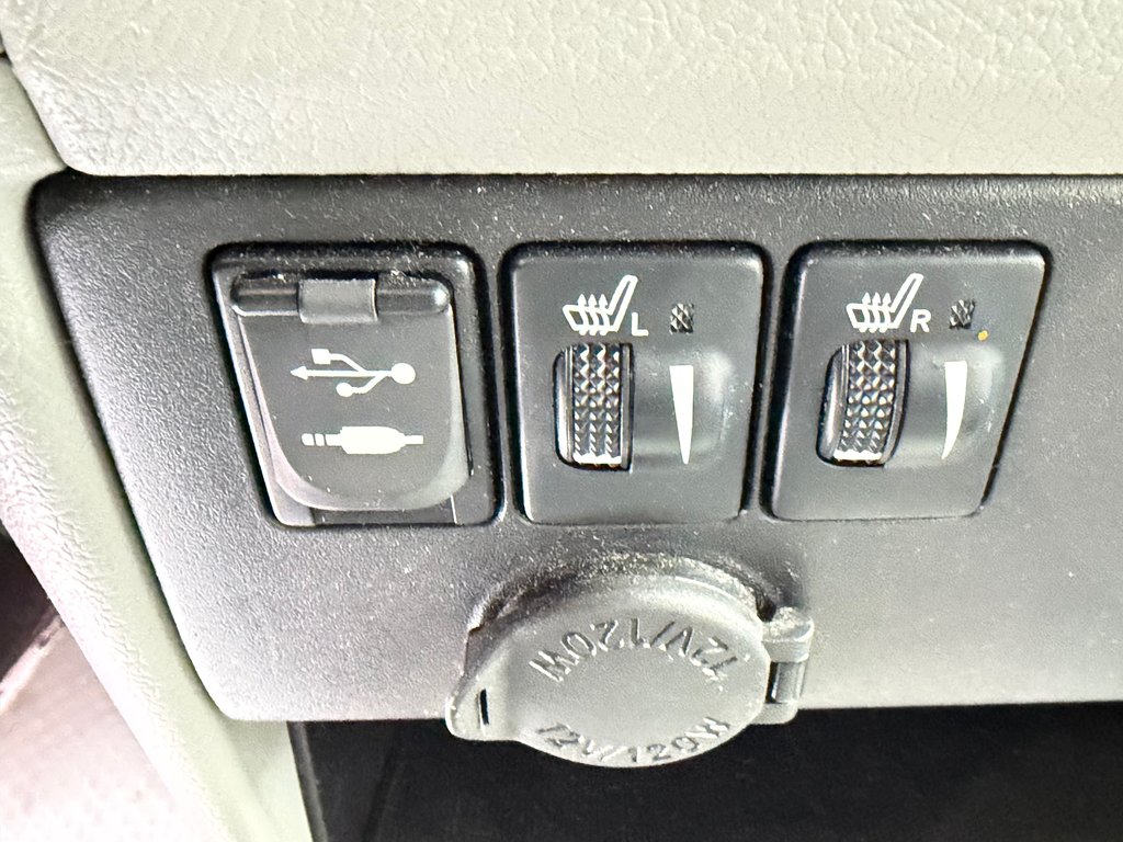 2016 Toyota Sienna LE 8 PLACES / HYPER PROPRE / BIEN ENTRETENU / in Thetford Mines, Quebec - 50 - w1024h768px