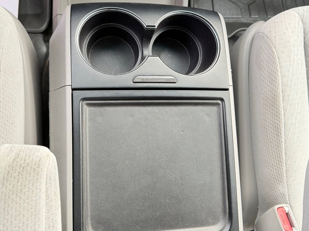 2016 Toyota Sienna LE 8 PLACES / HYPER PROPRE / BIEN ENTRETENU / in Thetford Mines, Quebec - 53 - w1024h768px