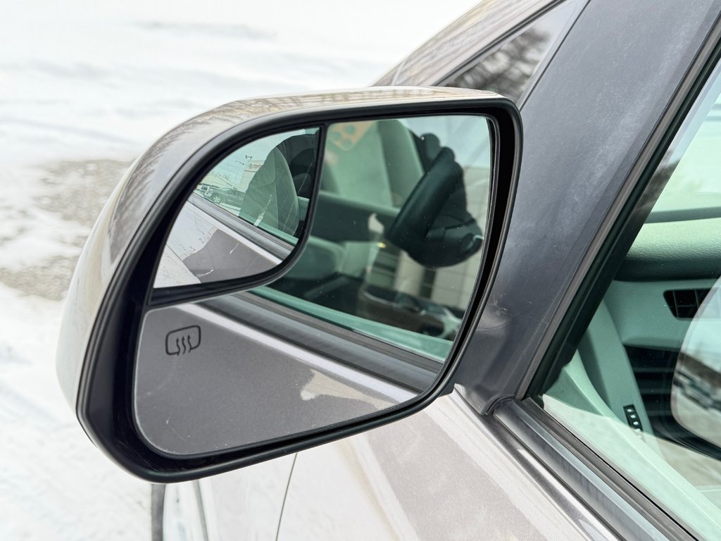 2016 Toyota Sienna LE 8 PLACES / HYPER PROPRE / BIEN ENTRETENU / in Thetford Mines, Quebec - 28 - w1024h768px