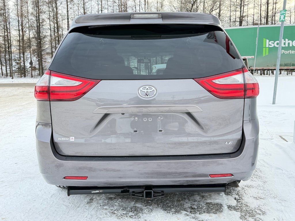 2016 Toyota Sienna LE 8 PLACES / HYPER PROPRE / BIEN ENTRETENU / in Thetford Mines, Quebec - 27 - w1024h768px