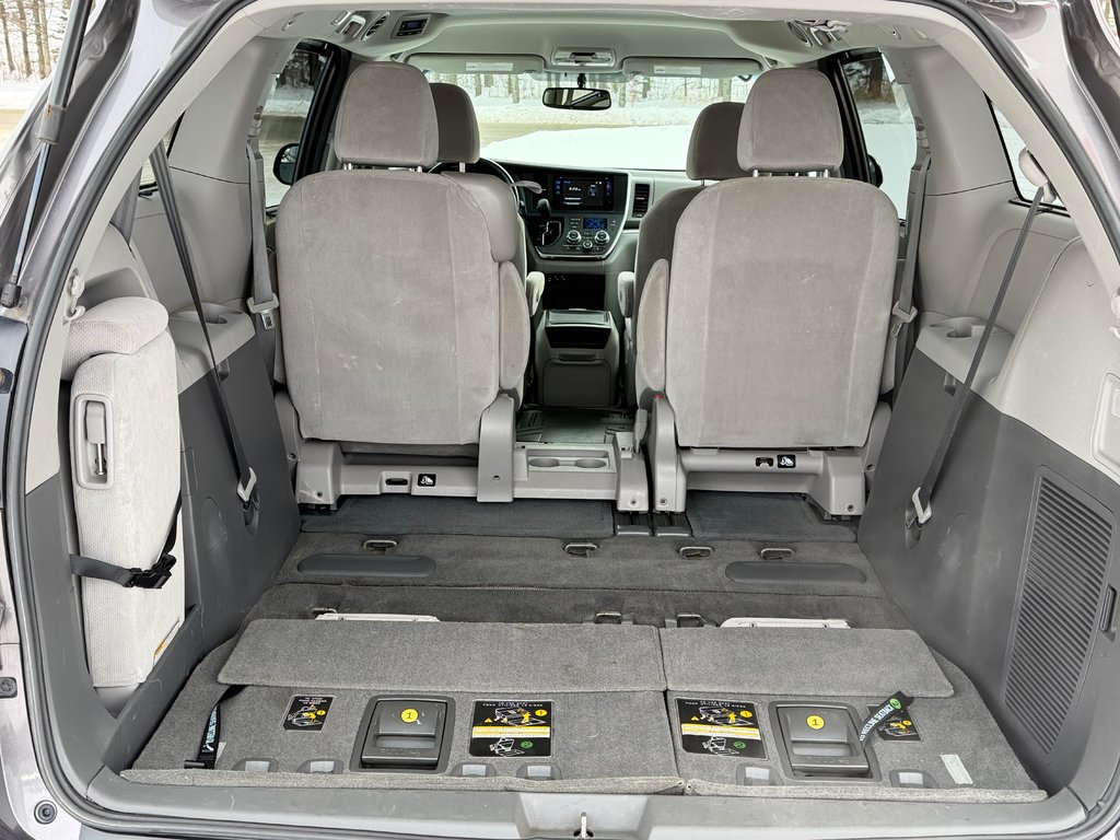 2016 Toyota Sienna LE 8 PLACES / HYPER PROPRE / BIEN ENTRETENU / in Thetford Mines, Quebec - 65 - w1024h768px