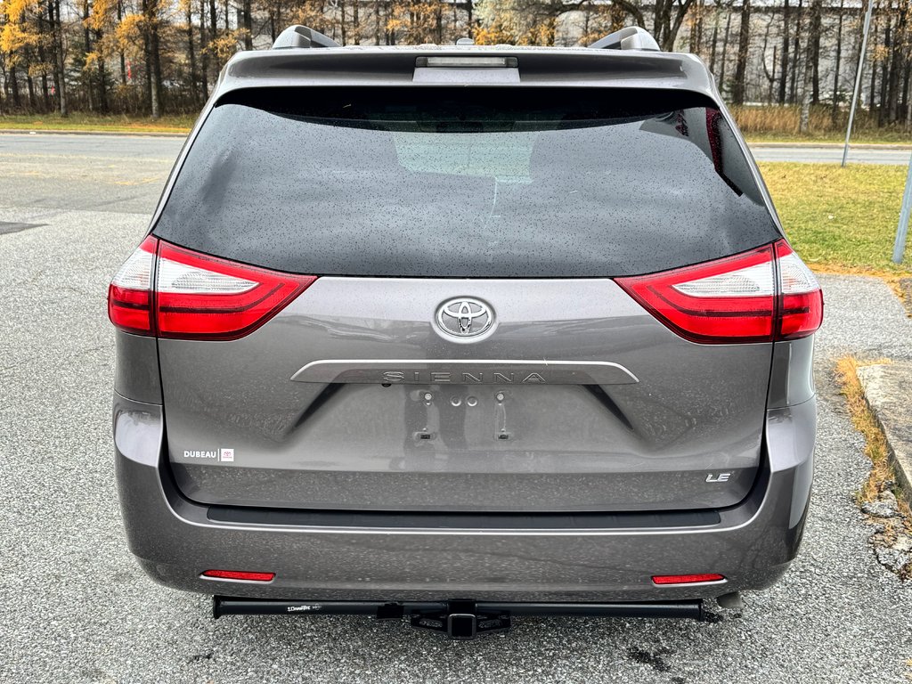 2016 Toyota Sienna LE 8 PLACES / HYPER PROPRE / BIEN ENTRETENU / in Thetford Mines, Quebec - 5 - w1024h768px