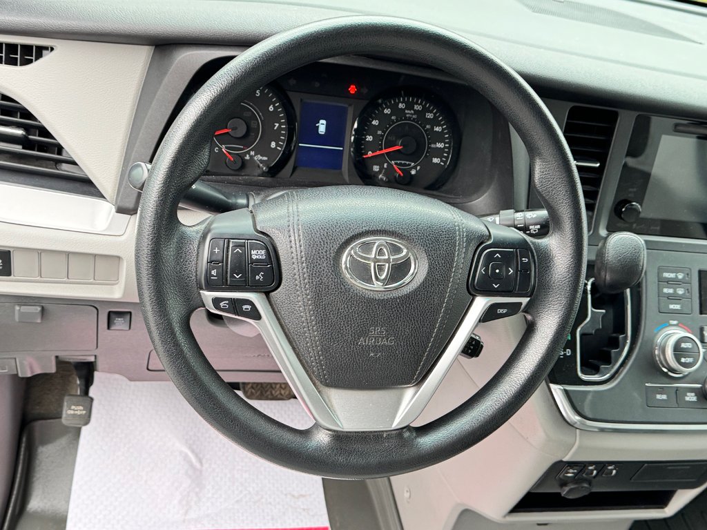 2016 Toyota Sienna LE 8 PLACES / HYPER PROPRE / BIEN ENTRETENU / in Thetford Mines, Quebec - 36 - w1024h768px