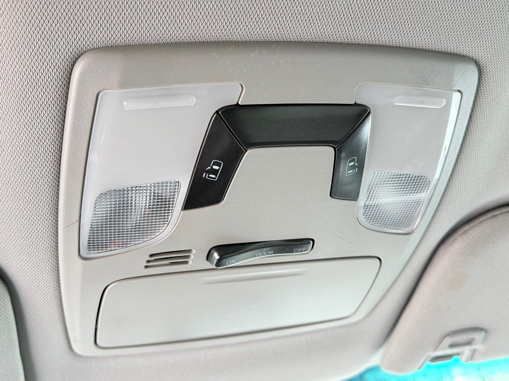 2016 Toyota Sienna LE 8 PLACES / HYPER PROPRE / BIEN ENTRETENU / in Thetford Mines, Quebec - 58 - w1024h768px