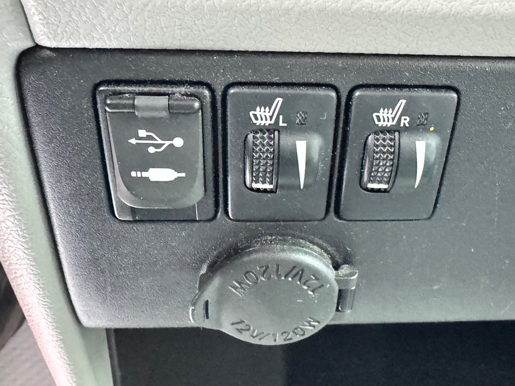 2016 Toyota Sienna LE 8 PLACES / HYPER PROPRE / BIEN ENTRETENU / in Thetford Mines, Quebec - 48 - w1024h768px