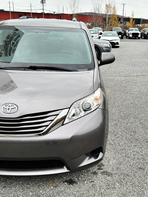 2016 Toyota Sienna LE 8 PLACES / HYPER PROPRE / BIEN ENTRETENU / in Thetford Mines, Quebec - 8 - w1024h768px