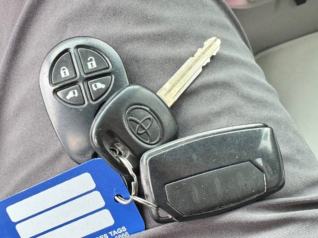 2016 Toyota Sienna LE 8 PLACES / HYPER PROPRE / BIEN ENTRETENU / in Thetford Mines, Quebec - 57 - w1024h768px