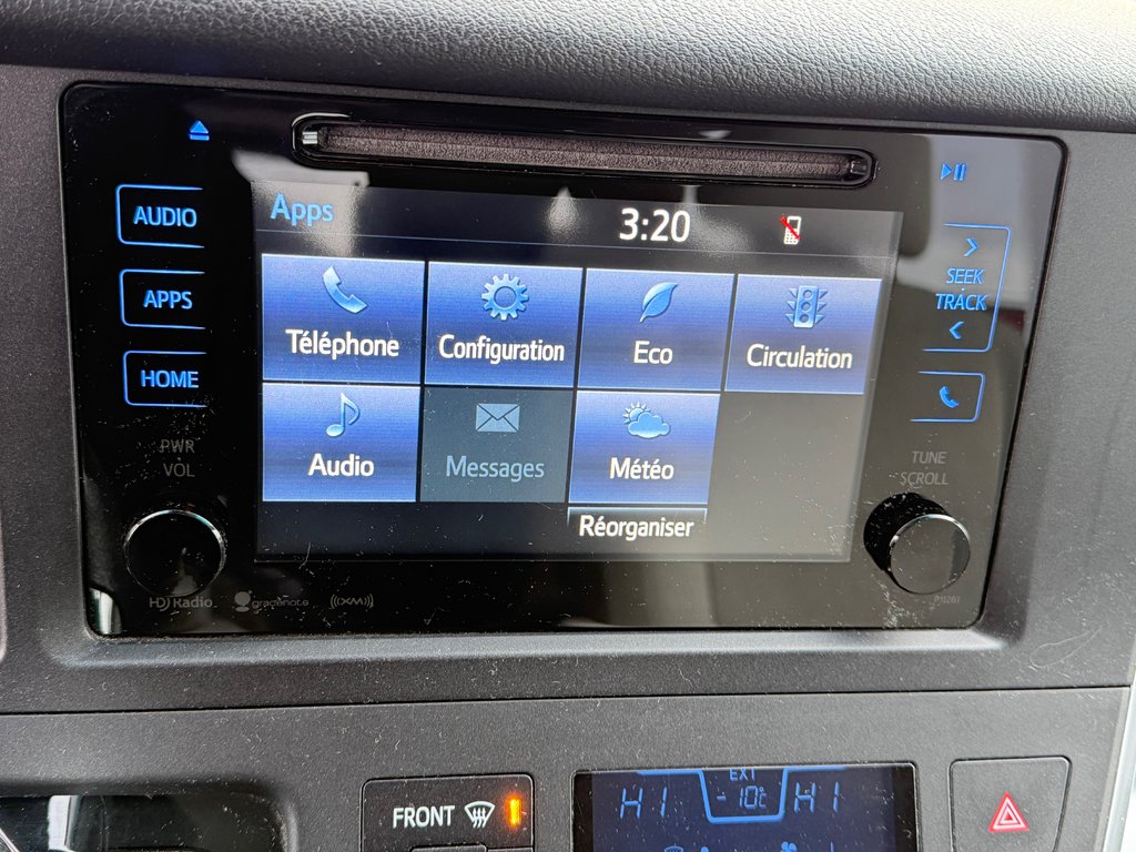 2016 Toyota Sienna LE 8 PLACES / HYPER PROPRE / BIEN ENTRETENU / in Thetford Mines, Quebec - 46 - w1024h768px