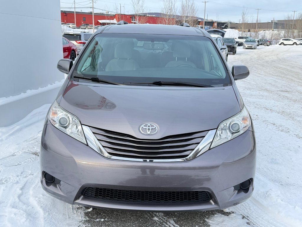 2016 Toyota Sienna LE 8 PLACES / HYPER PROPRE / BIEN ENTRETENU / in Thetford Mines, Quebec - 3 - w1024h768px