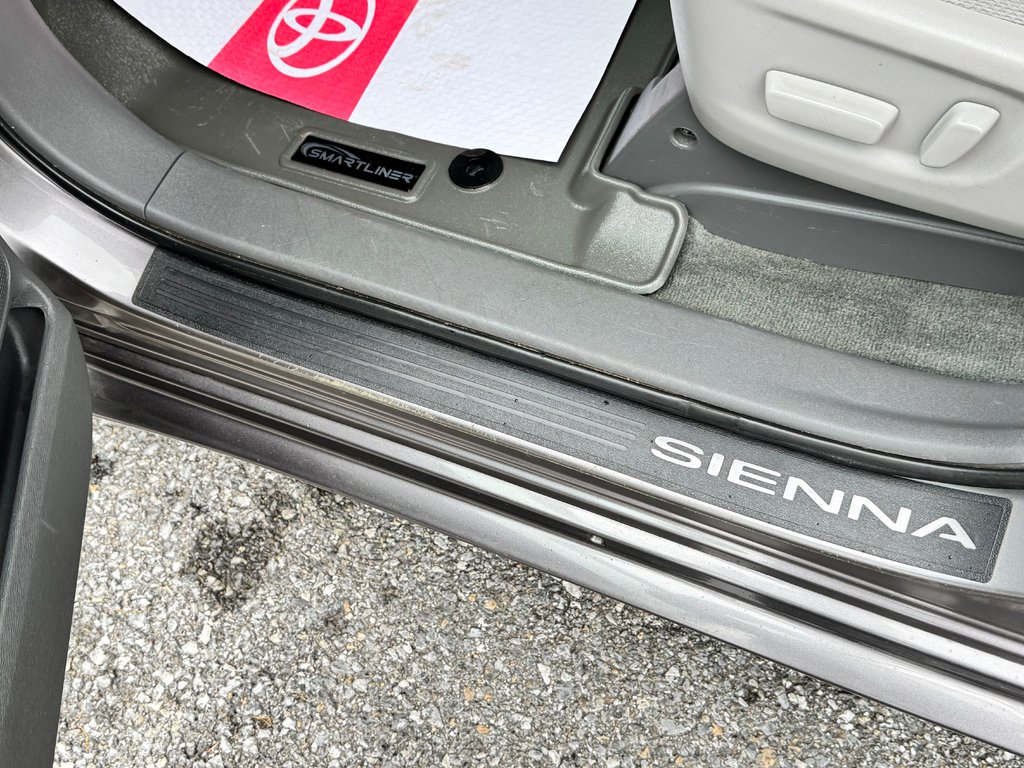 2016 Toyota Sienna LE 8 PLACES / HYPER PROPRE / BIEN ENTRETENU / in Thetford Mines, Quebec - 30 - w1024h768px