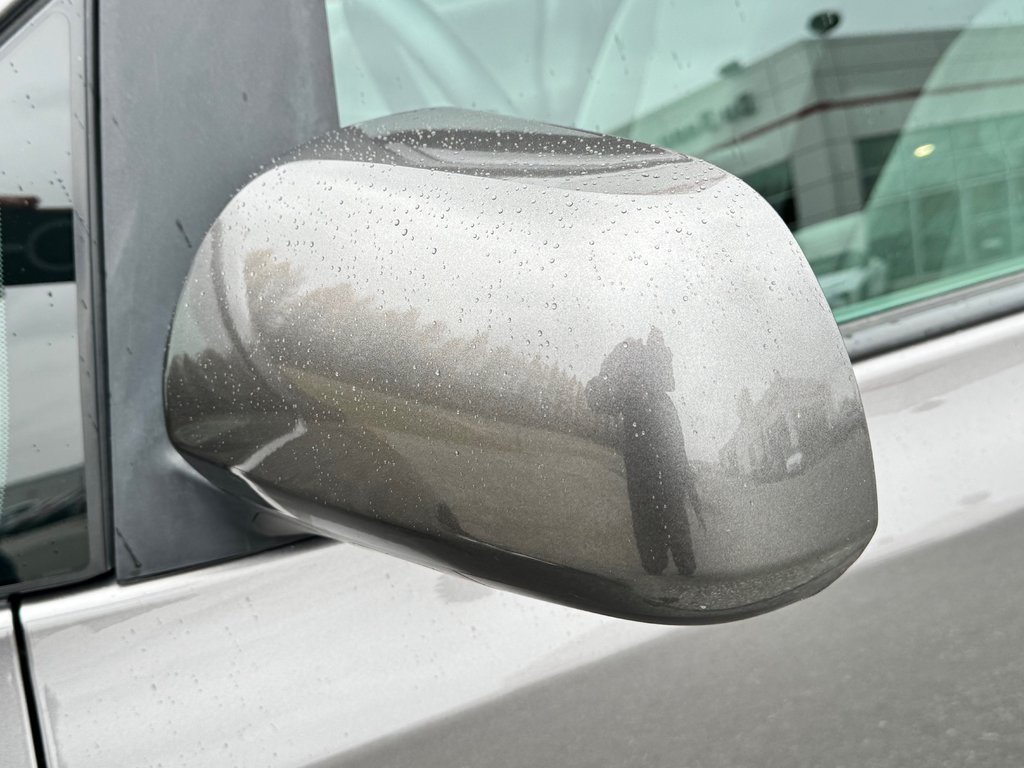 2016 Toyota Sienna LE 8 PLACES / HYPER PROPRE / BIEN ENTRETENU / in Thetford Mines, Quebec - 17 - w1024h768px