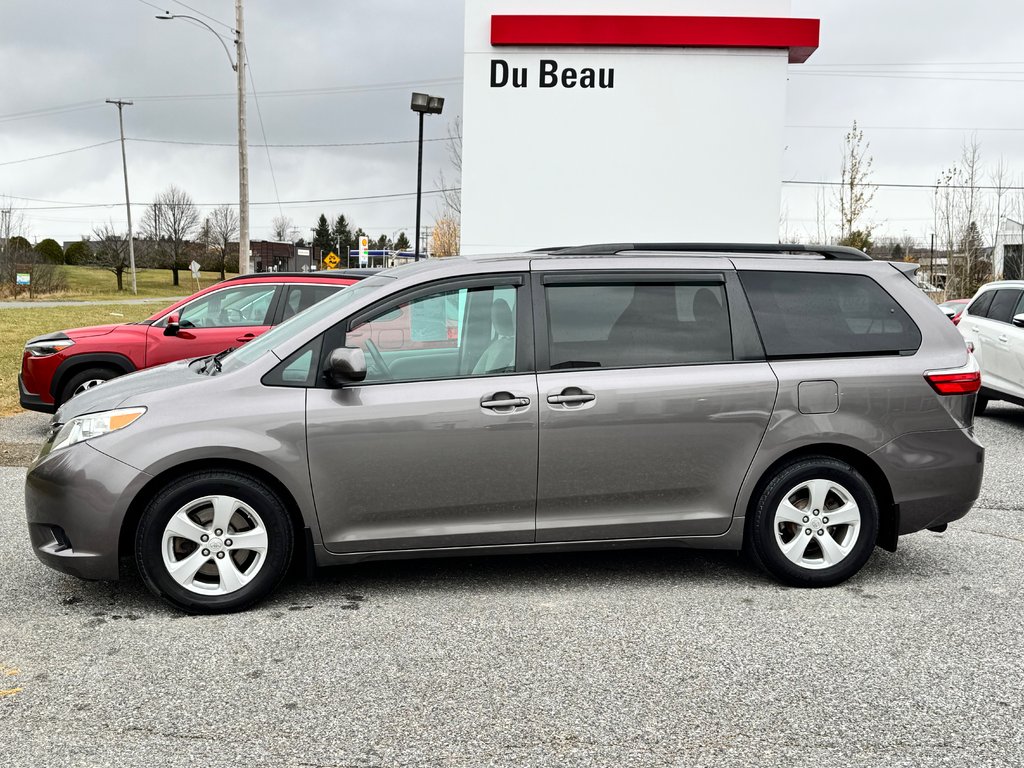 2016 Toyota Sienna LE 8 PLACES / HYPER PROPRE / BIEN ENTRETENU / in Thetford Mines, Quebec - 7 - w1024h768px