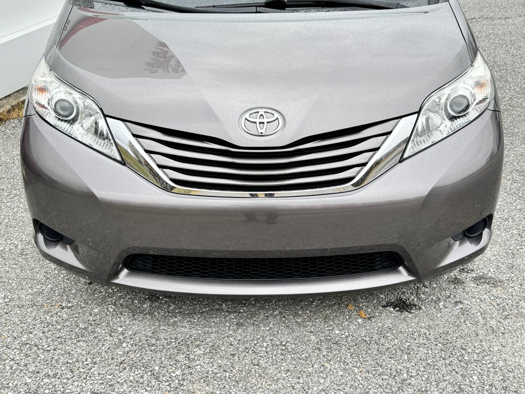 2016 Toyota Sienna LE 8 PLACES / HYPER PROPRE / BIEN ENTRETENU / in Thetford Mines, Quebec - 12 - w1024h768px