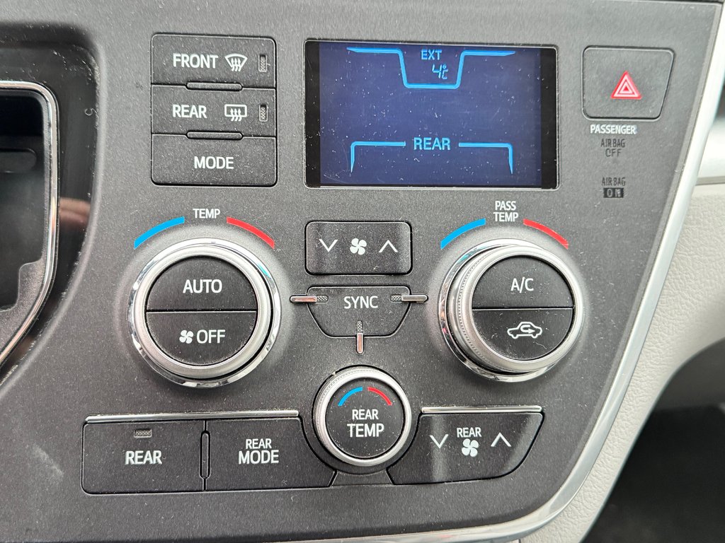 2016 Toyota Sienna LE 8 PLACES / HYPER PROPRE / BIEN ENTRETENU / in Thetford Mines, Quebec - 47 - w1024h768px