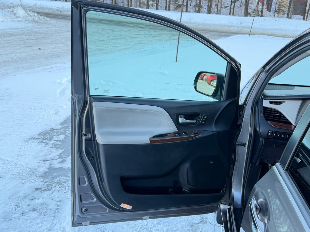 Toyota Sienna LIMITED FWD / LA TOTALE ! / INSPECTÉ SÉCURITAIRE / 2017 à Thetford Mines, Québec - 29 - w1024h768px