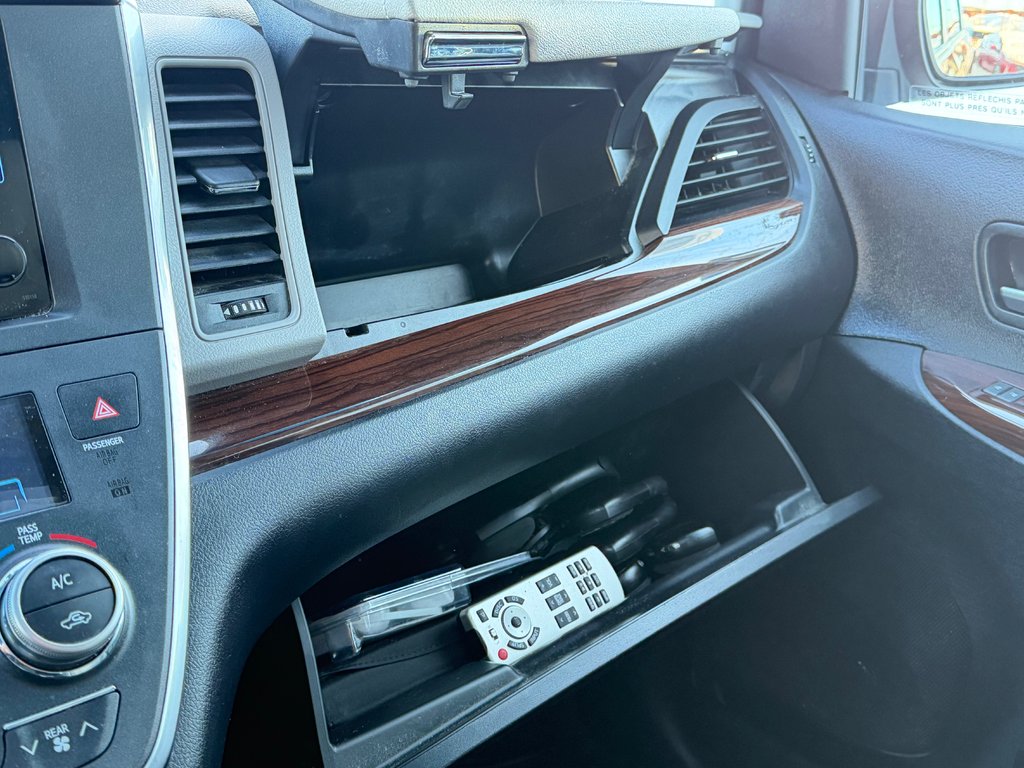 Toyota Sienna LIMITED FWD / LA TOTALE ! / INSPECTÉ SÉCURITAIRE / 2017 à Thetford Mines, Québec - 56 - w1024h768px