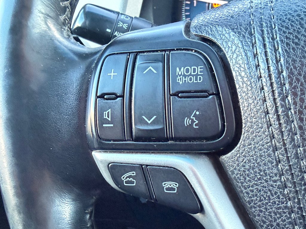 Toyota Sienna LIMITED FWD / LA TOTALE ! / INSPECTÉ SÉCURITAIRE / 2017 à Thetford Mines, Québec - 40 - w1024h768px