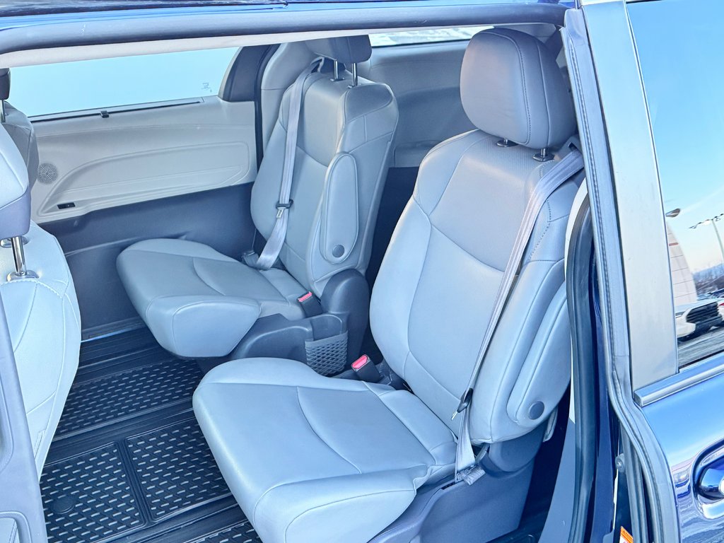 Toyota Sienna XLE AWD / HYBRIDE / AUBAINE A SAISIR !! / 2021 à Thetford Mines, Québec - 57 - w1024h768px