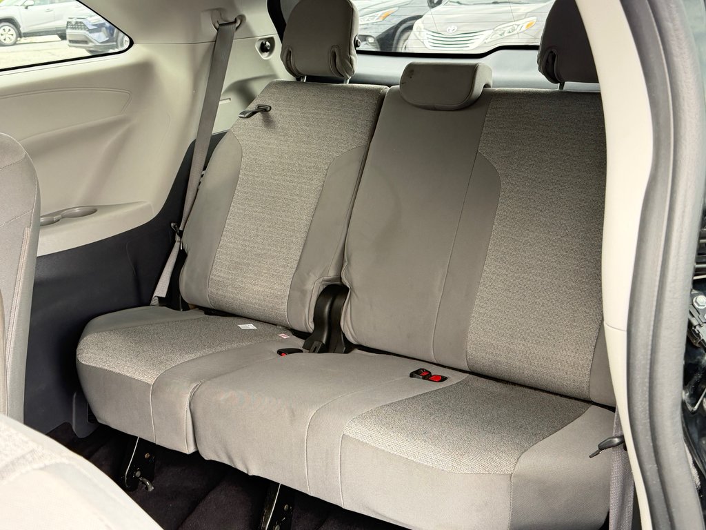 Toyota Sienna LE AWD / TRÈS RARE AWD / ULTRA ÉCONOMIQUE / 2022 à Thetford Mines, Québec - 57 - w1024h768px