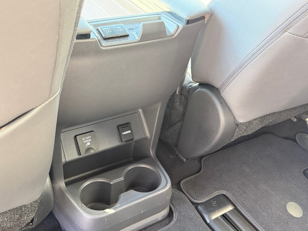 Toyota Sienna XSE AWD *TECHNO* TRÈS RARE / PAS VU L'HIVER / 2024 à Thetford Mines, Québec - 66 - w1024h768px