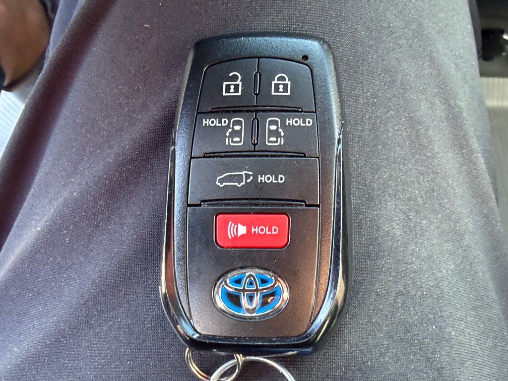 Toyota Sienna XSE AWD *TECHNO* TRÈS RARE / PAS VU L'HIVER / 2024 à Thetford Mines, Québec - 63 - w1024h768px