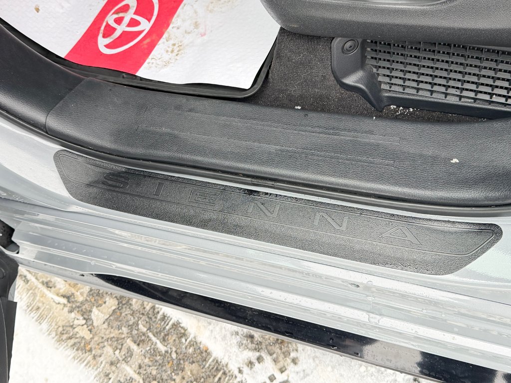 2025 Toyota Sienna XSE FWD / ATT. REMORQUE TOYOTA / JAMAIS ACCIDENTE in Thetford Mines, Quebec - 30 - w1024h768px