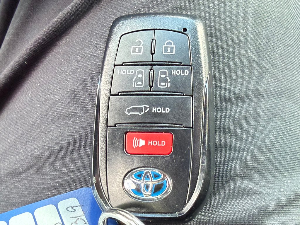 2025 Toyota Sienna XSE FWD / HITCH TOYOTA / PEA  17-04-29=100KM WOW !! / in Thetford Mines, Quebec - 58 - w1024h768px