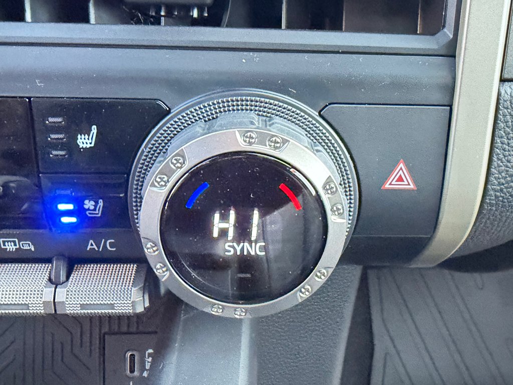 Toyota TACOMA DOUBLE TRD OFFROAD PREMIUM TOILE BOITE / MAGS ET PNEUS HORS ROUTE / LOGO ILLI 2025 à Thetford Mines, Québec - 55 - w1024h768px