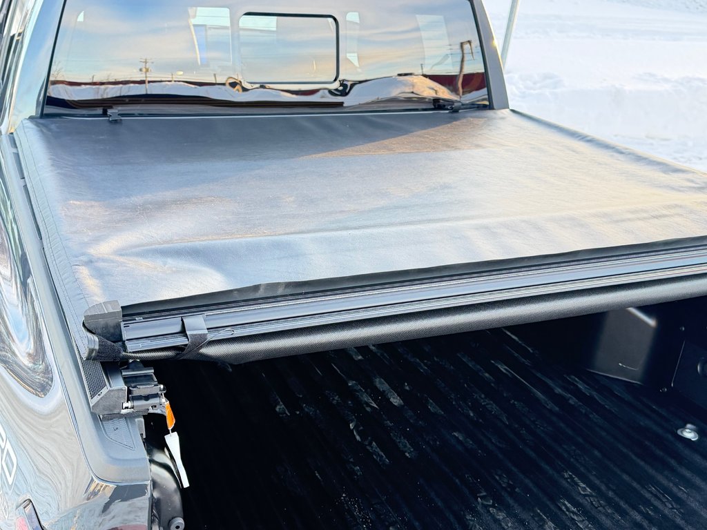 Toyota TACOMA DOUBLE TRD OFFROAD PREMIUM TOILE BOITE / MAGS ET PNEUS HORS ROUTE / LOGO ILLI 2025 à Thetford Mines, Québec - 77 - w1024h768px