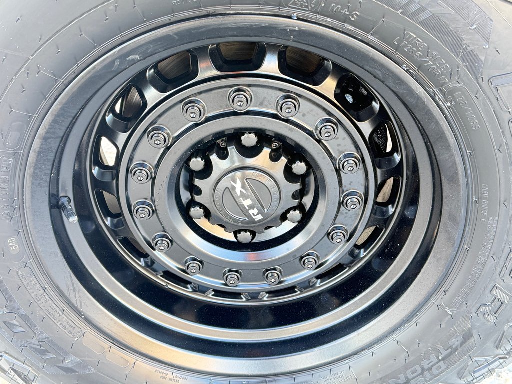 Toyota TACOMA DOUBLE TRD OFFROAD PREMIUM TOILE BOITE / MAGS ET PNEUS HORS ROUTE / LOGO ILLI 2025 à Thetford Mines, Québec - 16 - w1024h768px