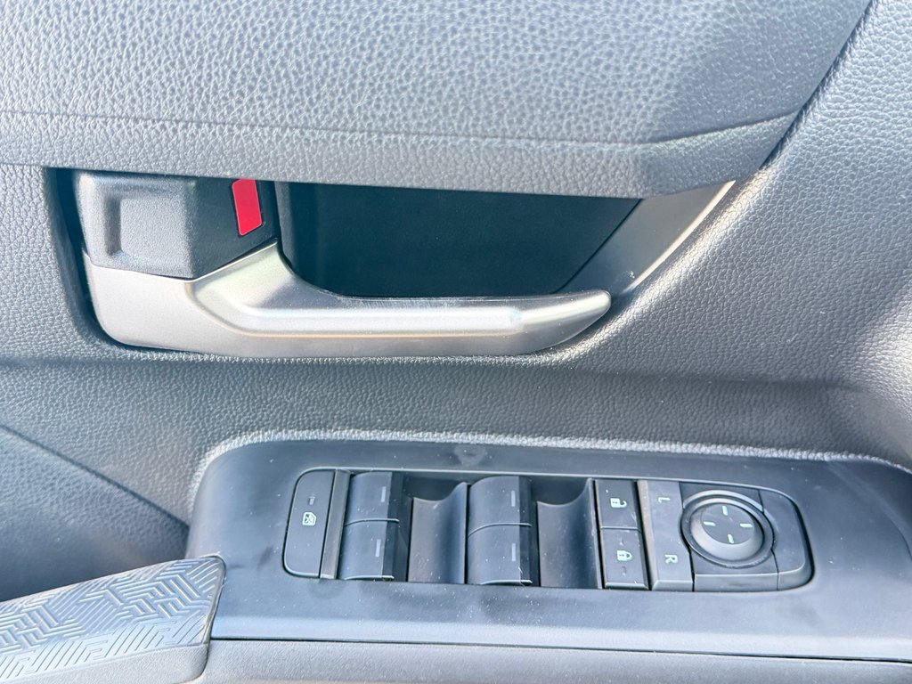 Toyota TACOMA DOUBLE TRD OFFROAD PREMIUM TOILE BOITE / MAGS ET PNEUS HORS ROUTE / LOGO ILLI 2025 à Thetford Mines, Québec - 38 - w1024h768px