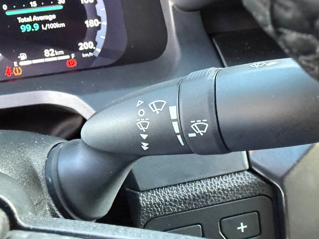 Toyota TACOMA DOUBLE TRD OFFROAD PREMIUM TOILE BOITE / MAGS ET PNEUS HORS ROUTE / LOGO ILLI 2025 à Thetford Mines, Québec - 48 - w1024h768px