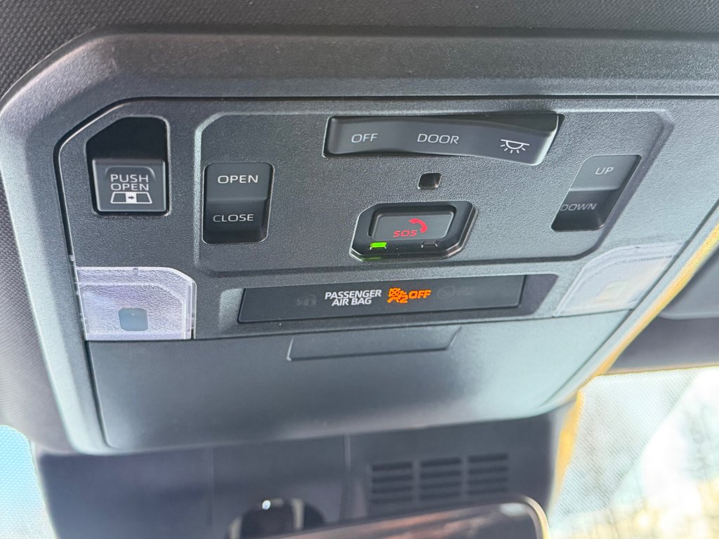 Toyota TACOMA DOUBLE TRD OFFROAD PREMIUM TOILE BOITE / MAGS ET PNEUS HORS ROUTE / LOGO ILLI 2025 à Thetford Mines, Québec - 66 - w1024h768px