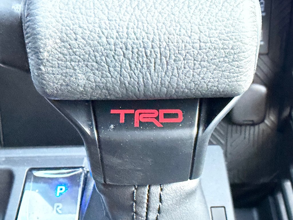 Toyota TACOMA DOUBLE TRD OFFROAD PREMIUM TOILE BOITE / MAGS ET PNEUS HORS ROUTE / LOGO ILLI 2025 à Thetford Mines, Québec - 58 - w1024h768px
