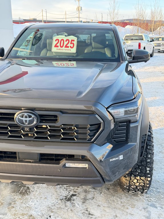 Toyota TACOMA DOUBLE TRD OFFROAD PREMIUM TOILE BOITE / MAGS ET PNEUS HORS ROUTE / LOGO ILLI 2025 à Thetford Mines, Québec - 8 - w1024h768px
