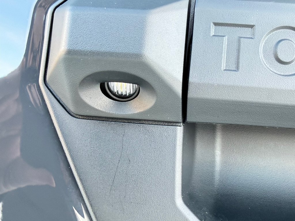 Toyota TACOMA DOUBLE TRD OFFROAD PREMIUM TOILE BOITE / MAGS ET PNEUS HORS ROUTE / LOGO ILLI 2025 à Thetford Mines, Québec - 32 - w1024h768px