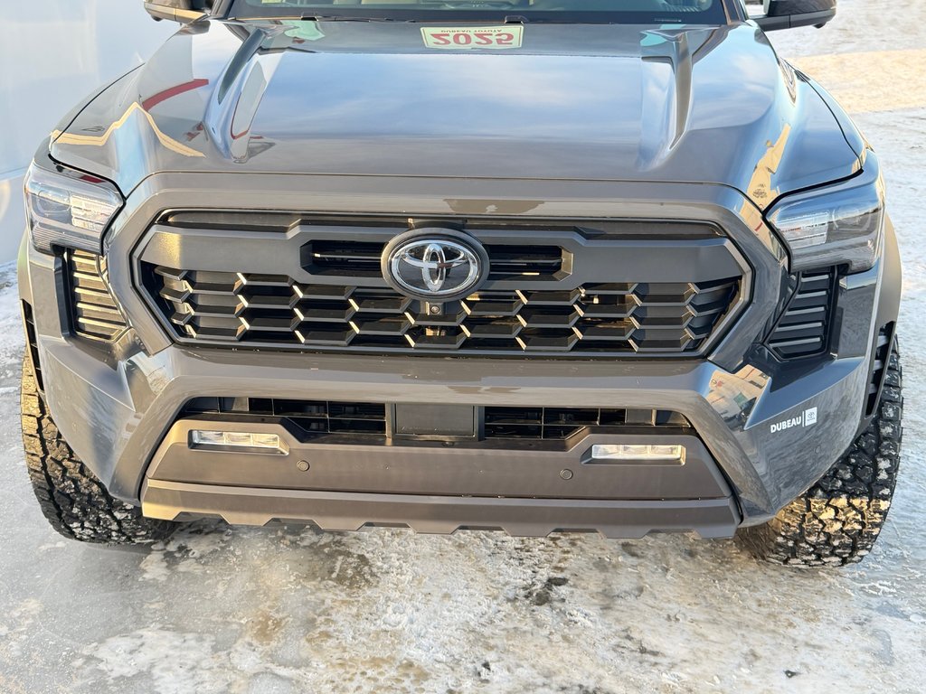 Toyota TACOMA DOUBLE TRD OFFROAD PREMIUM TOILE BOITE / MAGS ET PNEUS HORS ROUTE / LOGO ILLI 2025 à Thetford Mines, Québec - 14 - w1024h768px