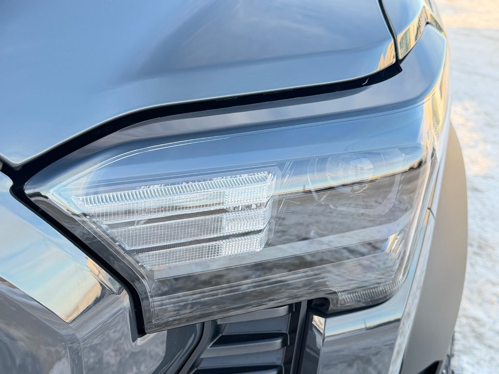 Toyota TACOMA DOUBLE TRD OFFROAD PREMIUM TOILE BOITE / MAGS ET PNEUS HORS ROUTE / LOGO ILLI 2025 à Thetford Mines, Québec - 9 - w1024h768px