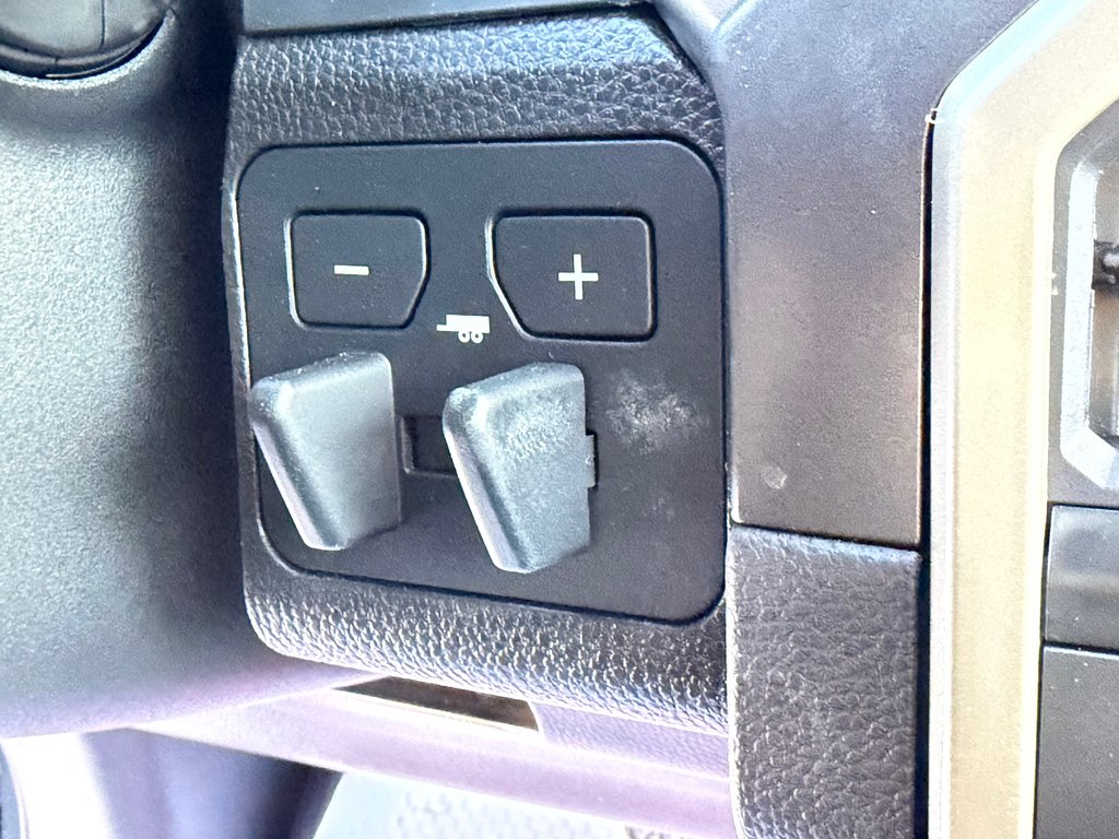 Toyota TACOMA DOUBLE TRD OFFROAD PREMIUM TOILE BOITE / MAGS ET PNEUS HORS ROUTE / LOGO ILLI 2025 à Thetford Mines, Québec - 74 - w1024h768px