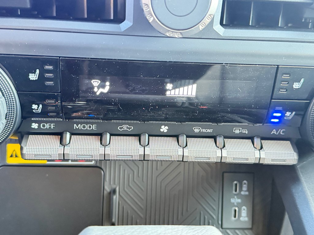 Toyota TACOMA DOUBLE TRD OFFROAD PREMIUM TOILE BOITE / MAGS ET PNEUS HORS ROUTE / LOGO ILLI 2025 à Thetford Mines, Québec - 54 - w1024h768px