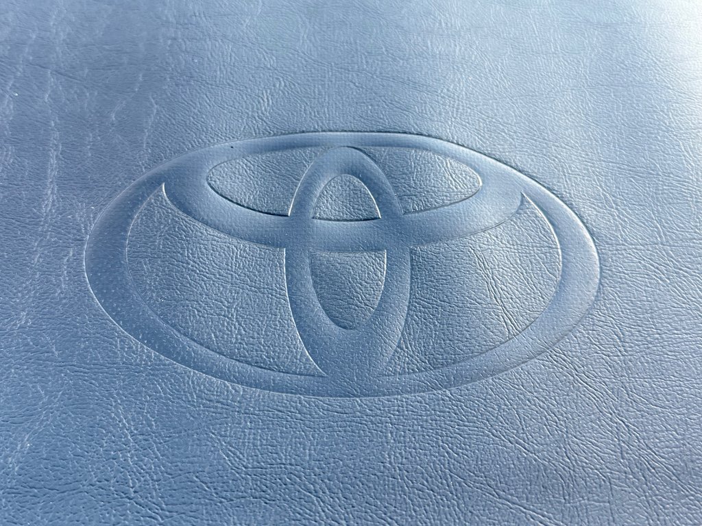 Toyota TACOMA DOUBLE TRD OFFROAD PREMIUM TOILE BOITE / MAGS ET PNEUS HORS ROUTE / LOGO ILLI 2025 à Thetford Mines, Québec - 76 - w1024h768px