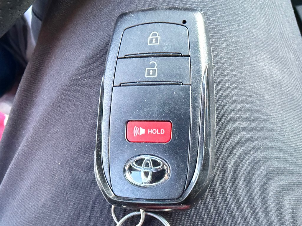 Toyota TACOMA DOUBLE TRD OFFROAD PREMIUM TOILE BOITE / MAGS ET PNEUS HORS ROUTE / LOGO ILLI 2025 à Thetford Mines, Québec - 67 - w1024h768px