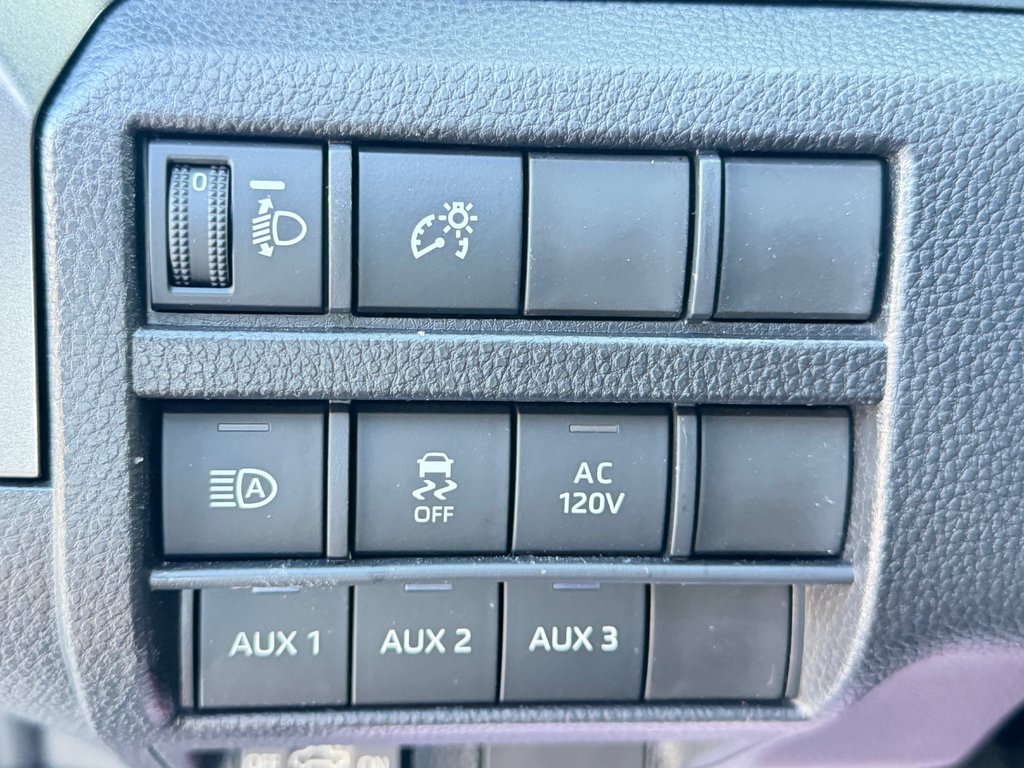 Toyota TACOMA DOUBLE TRD OFFROAD PREMIUM TOILE BOITE / MAGS ET PNEUS HORS ROUTE / LOGO ILLI 2025 à Thetford Mines, Québec - 42 - w1024h768px