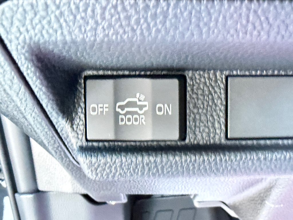 Toyota TACOMA DOUBLE TRD OFFROAD PREMIUM TOILE BOITE / MAGS ET PNEUS HORS ROUTE / LOGO ILLI 2025 à Thetford Mines, Québec - 43 - w1024h768px